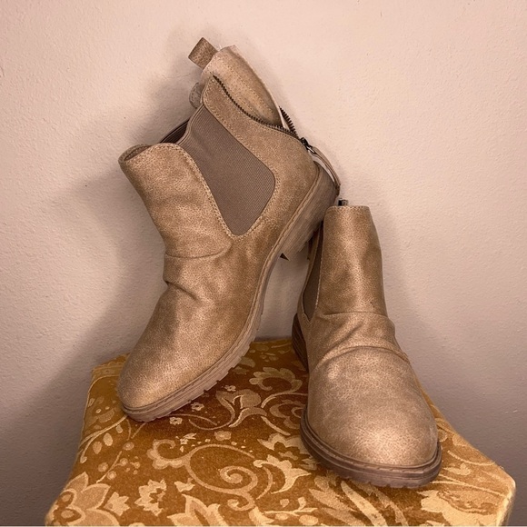 NWOT VERY G SIZE 10 TAN FAUX SUEDE BOOTIES WESTERN BOHO - Picture 7 of 13